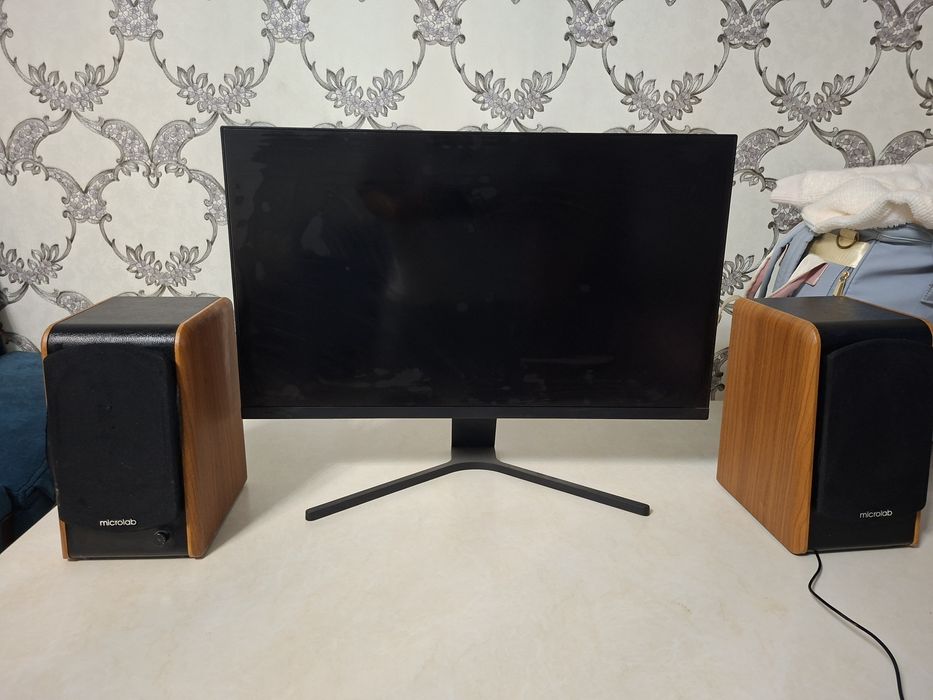 Monitor Mi 27 sostoyaniya otlichnoy