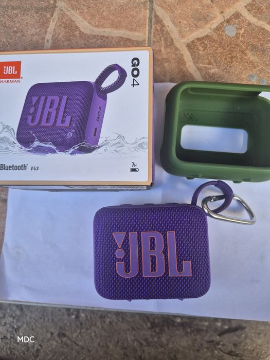 Vând boxă portabilă Bluetooth JBL GO 4