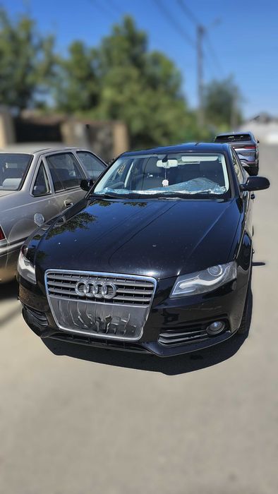 Audi A4B8  2.0 TDI 2012   Pret negociabil 212000 km