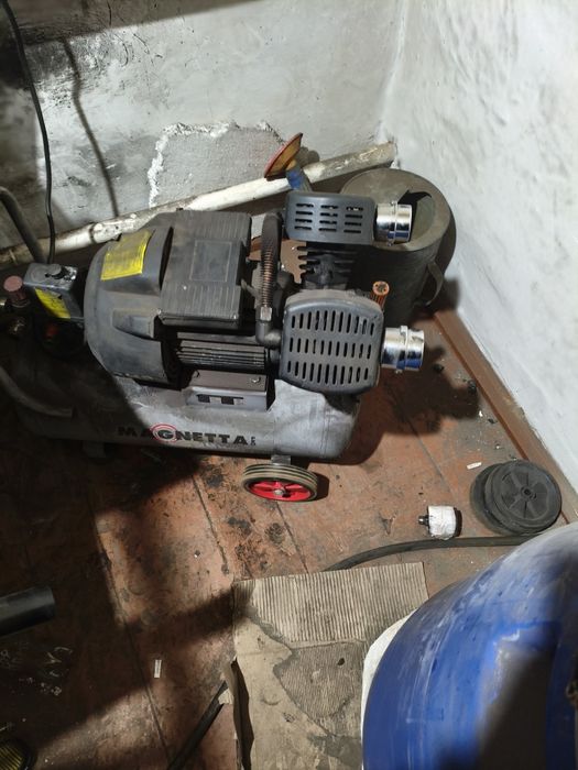 Компресор . Работает хорошо