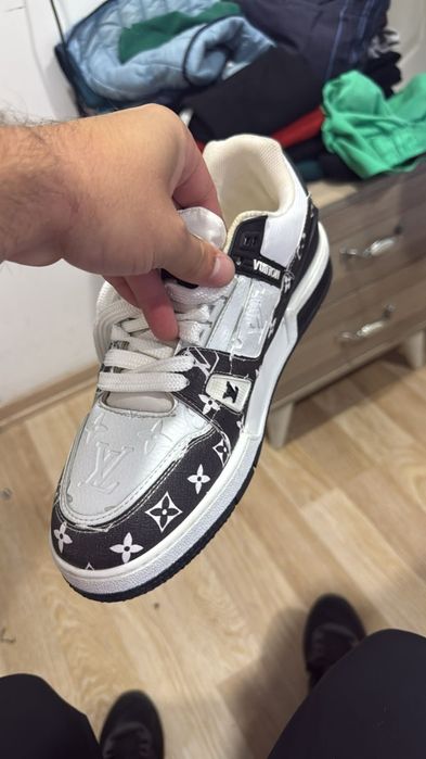 Adidasi Louis Vuitton