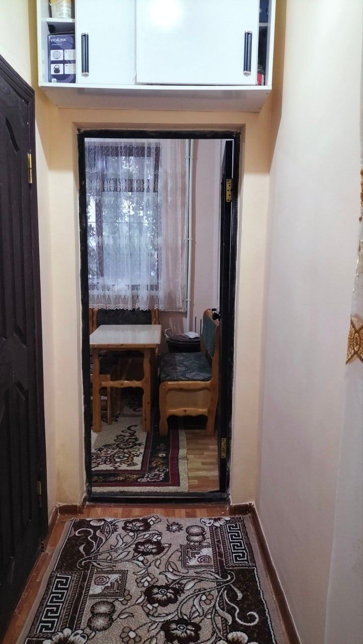 2 xonali 1 etajda joylashgan barcha qulayliklarga ega kvartira sotilad