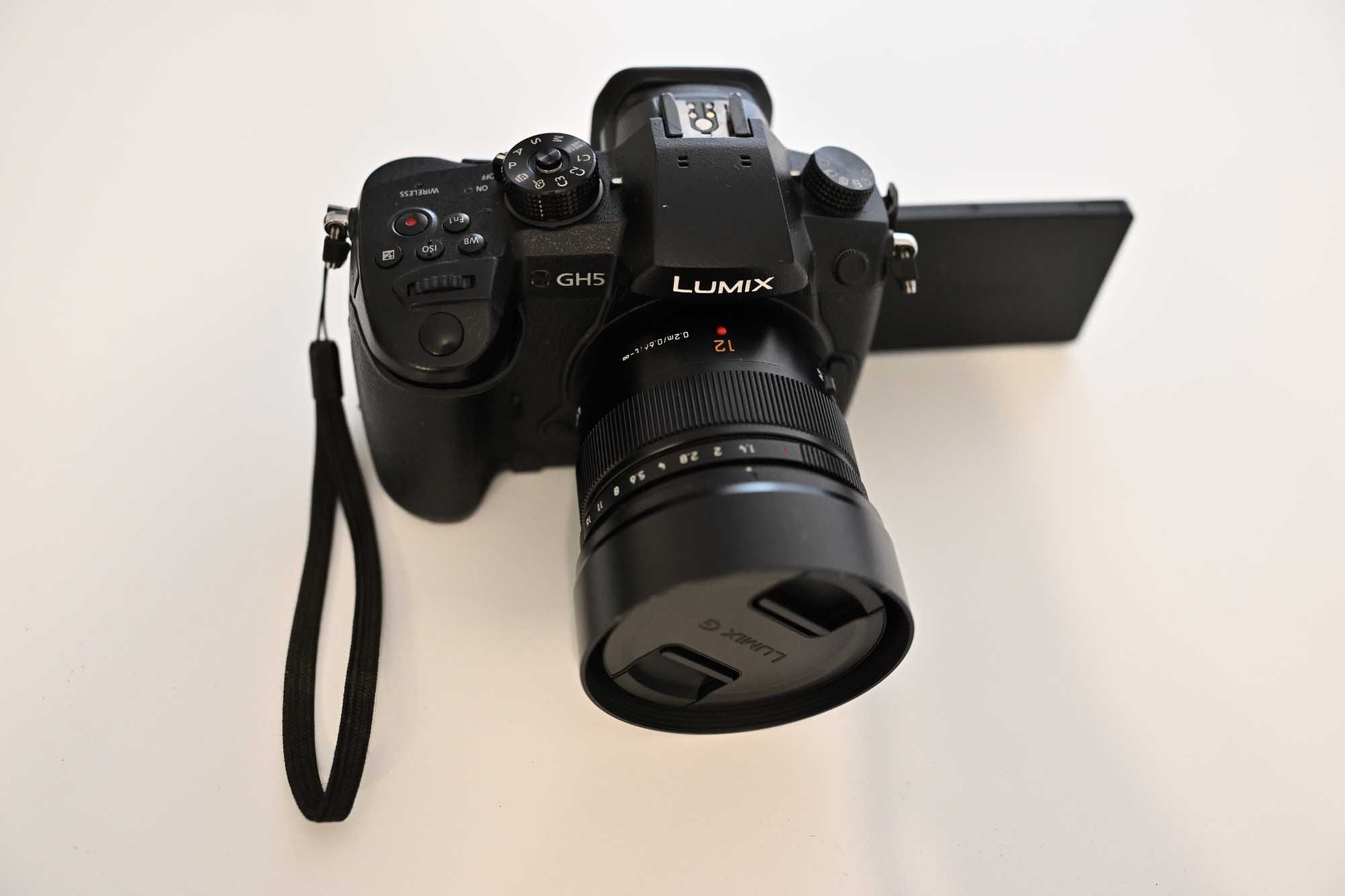Vand Panasonic GH5+ Obiectiv Leica 12mm F1.4 + Baterii 2500 LEI