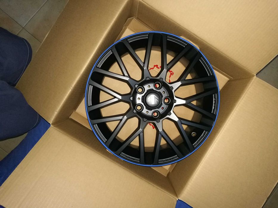 Jante MOMO R17 Total BlacK