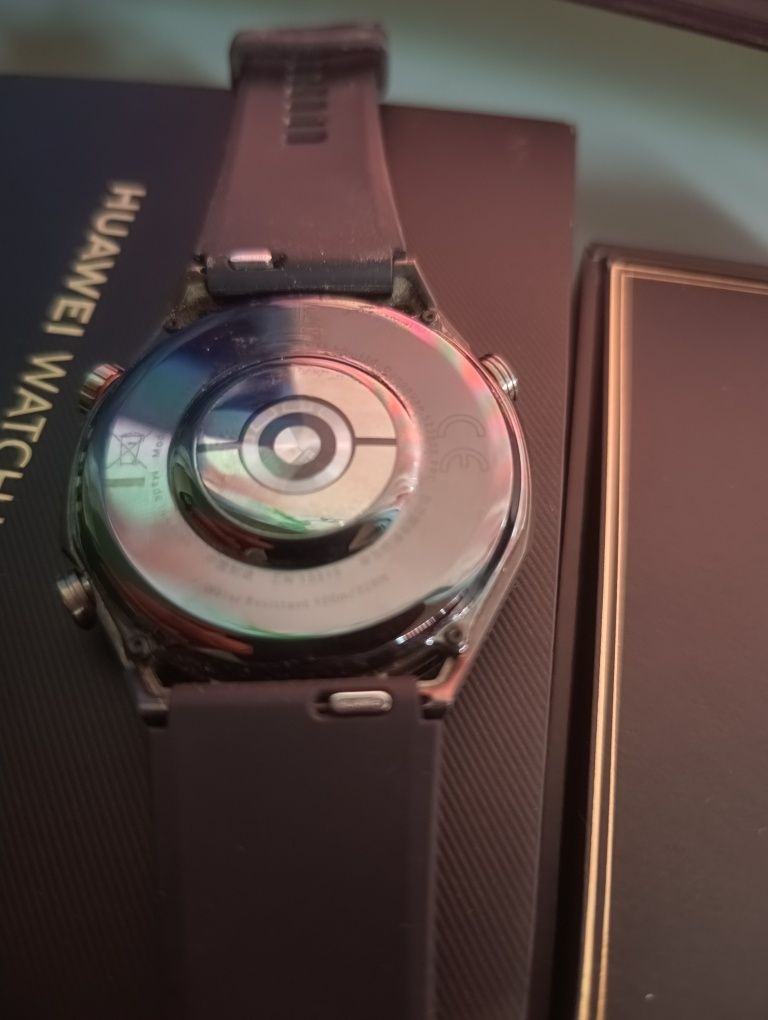 Продавам Huawei watch ultimate