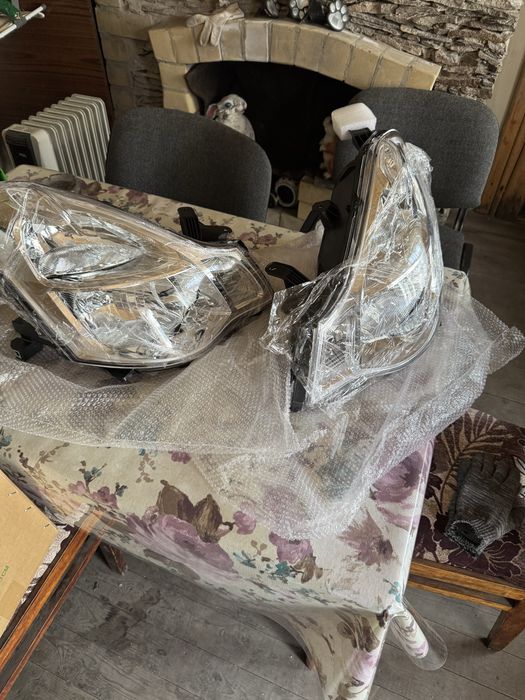 Продам фары в комплекте новые на Nissan Almera G15