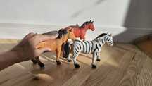 Animale de jucarie plastic cal și zebra