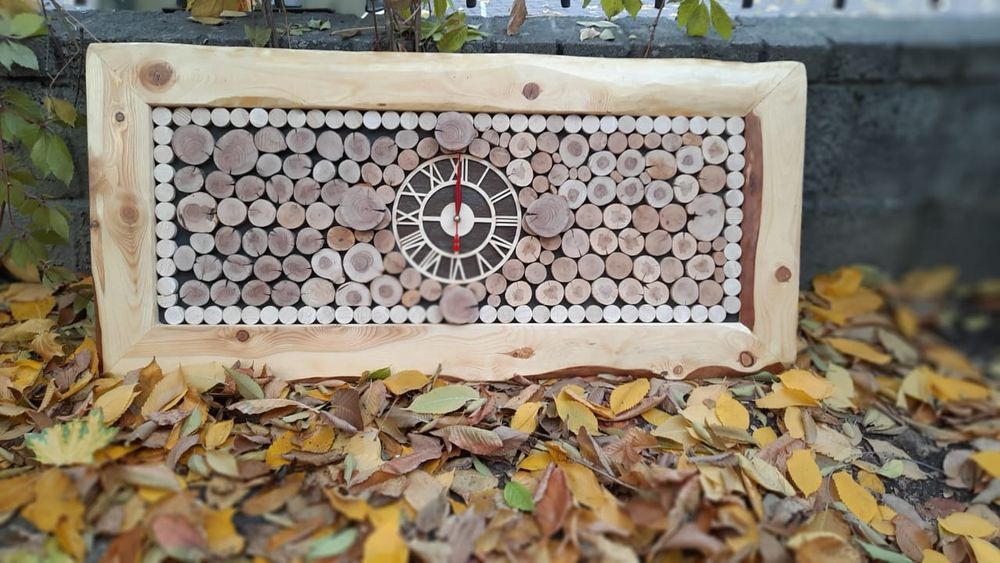 Деревянное пано ручной работы.