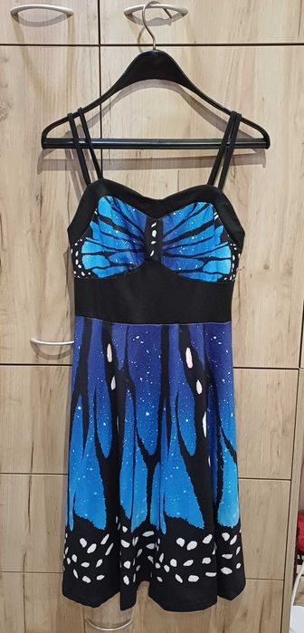 Продавам рокля размер S