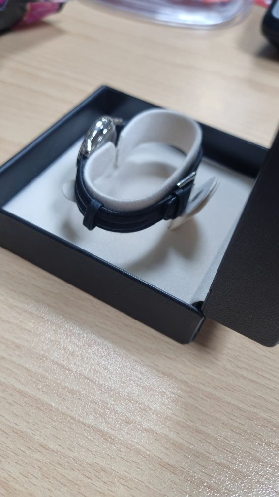 Дамски часовник с кожена каишка от Addex Design
