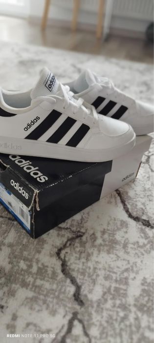 Маратонки Adidas Нови