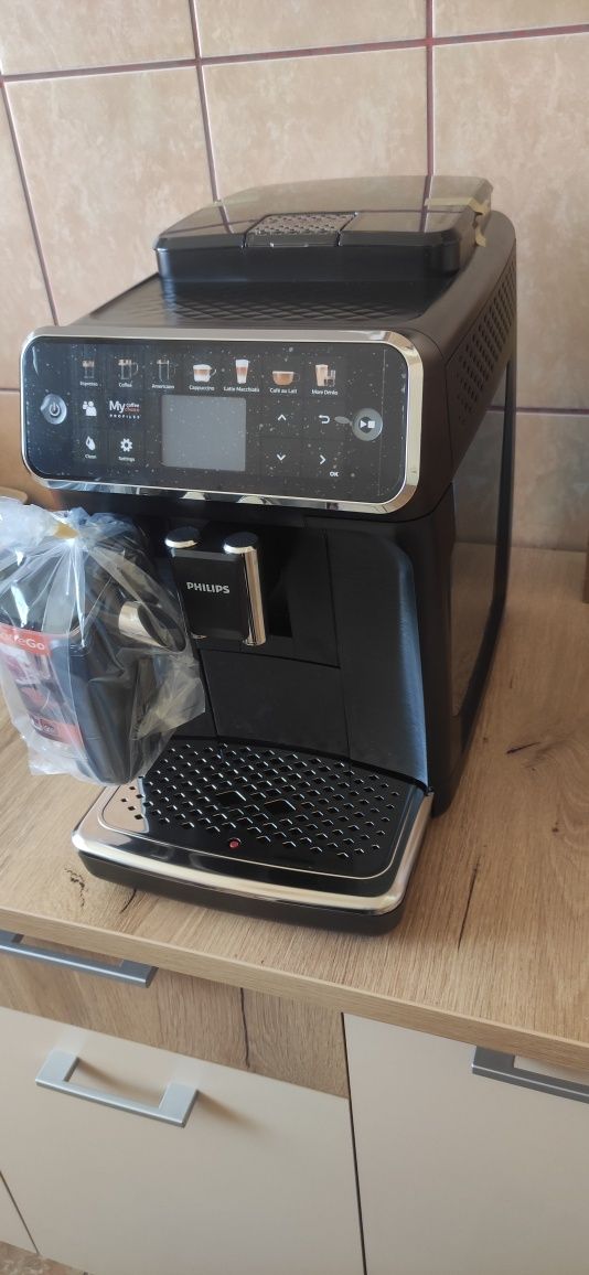 Espressor automat Philips 5400 LatteGo Black