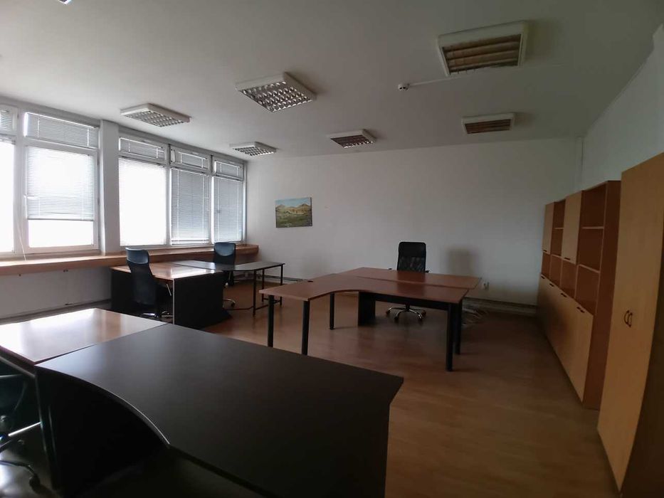 Дава се под наем офис на бул.Стамболийски