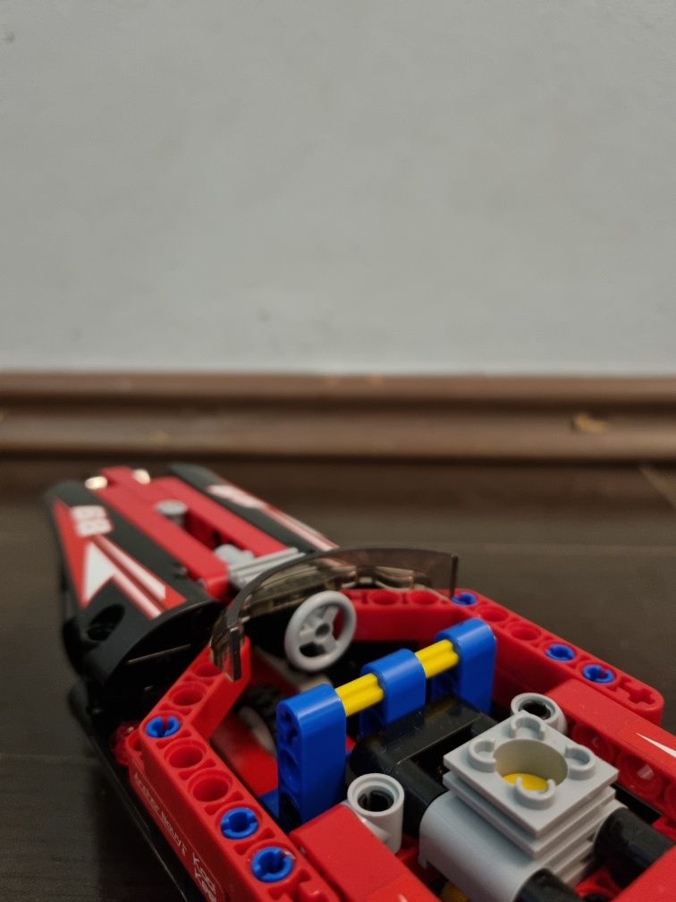 Barca Cu Motor Lego Tehnic