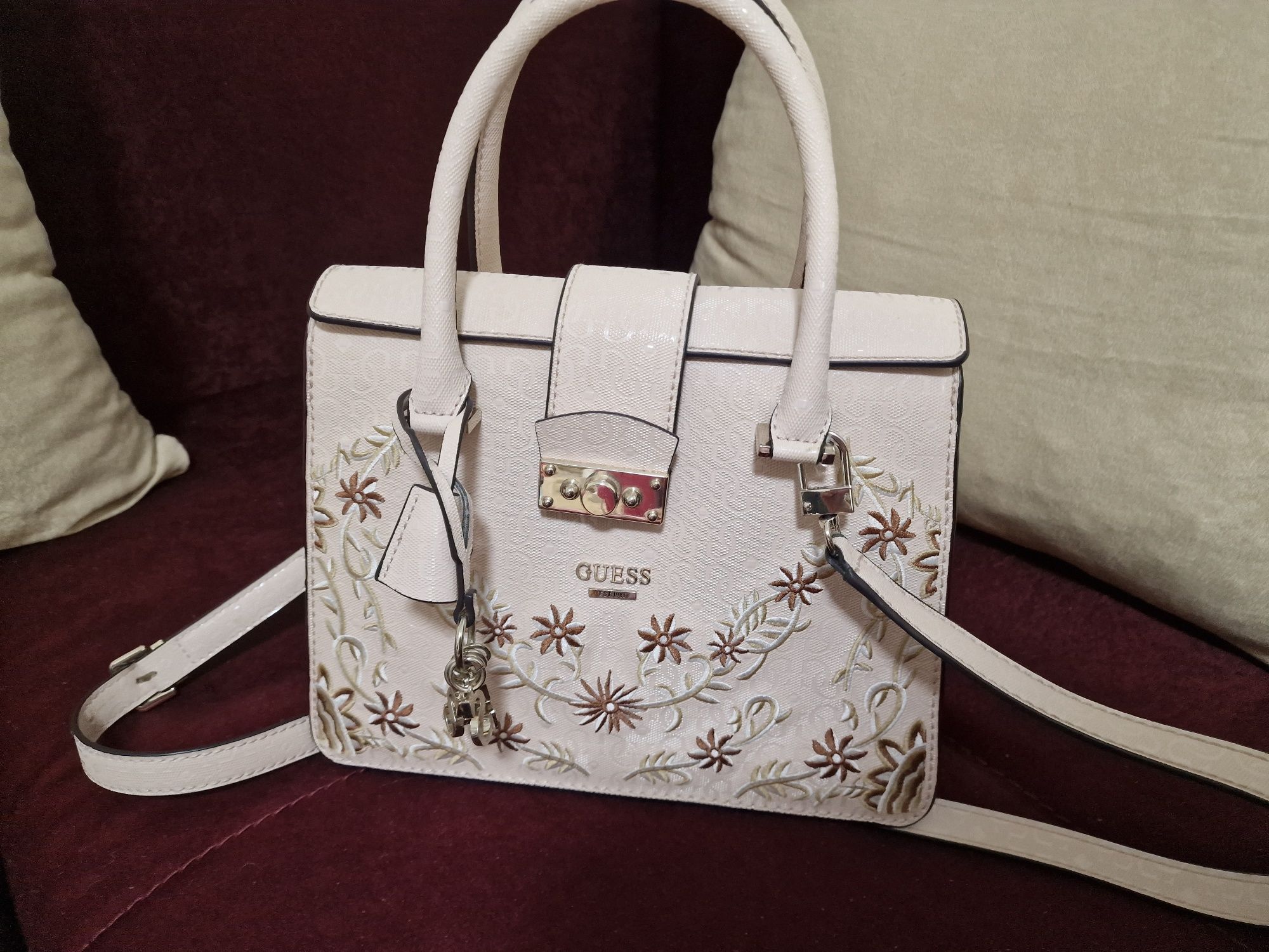 Дамска чанта Guess