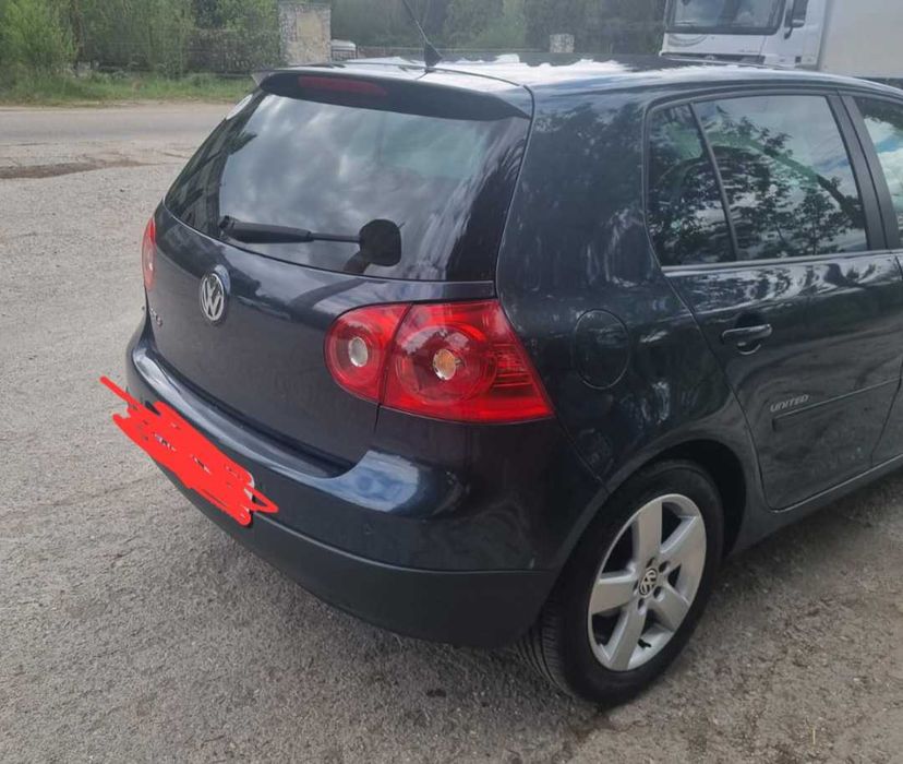 Volkswagen golf 5    1.6 benzină