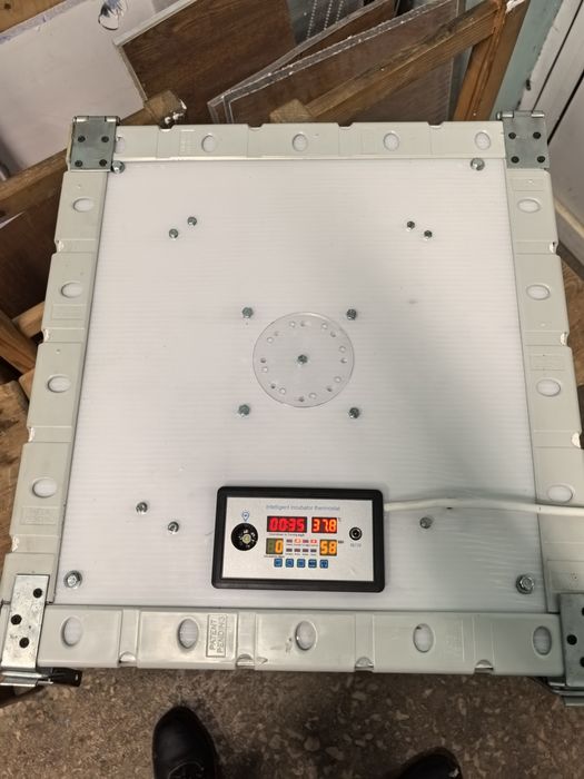 Инкубатор за яйца 56бр.