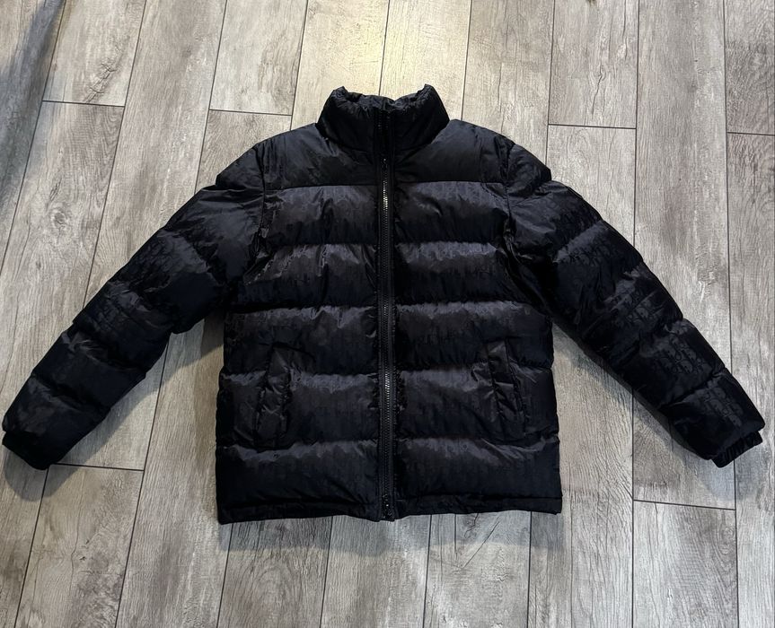 Продам куртку новую