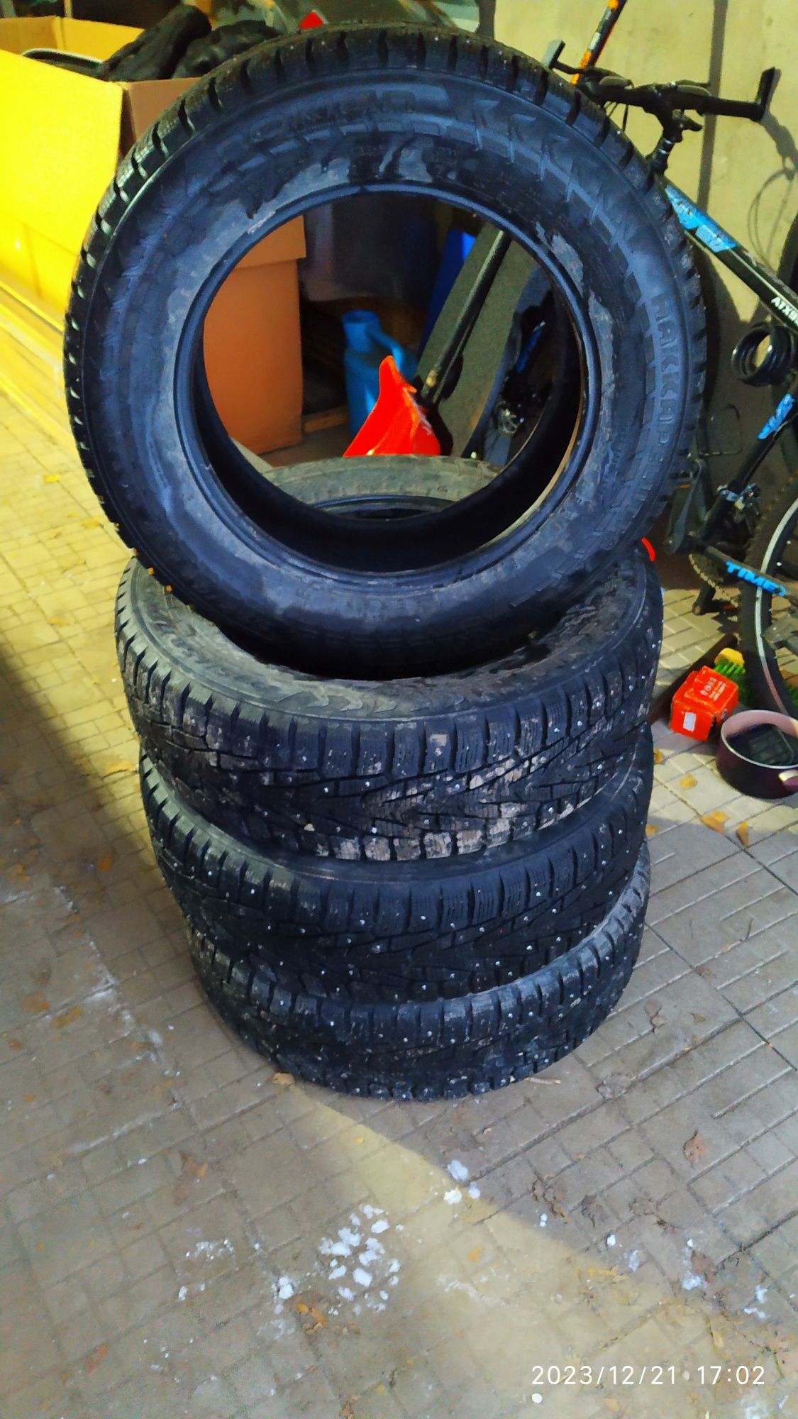 Продаю шины NOKIAN hakkapeliitta 7 SUV 225/65/R17  б/у