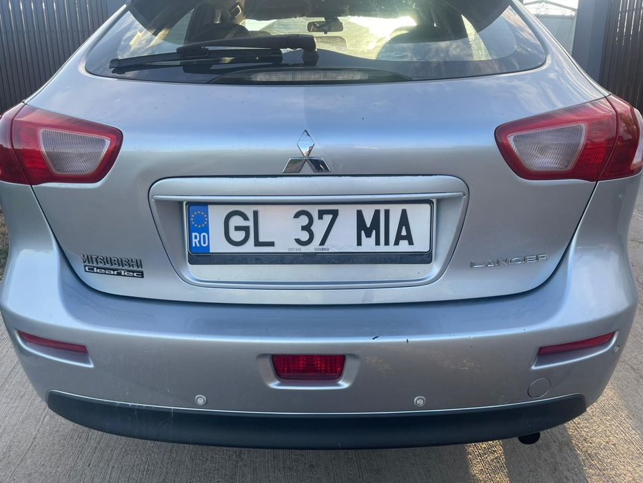 Vând Mitsubishi lancer
