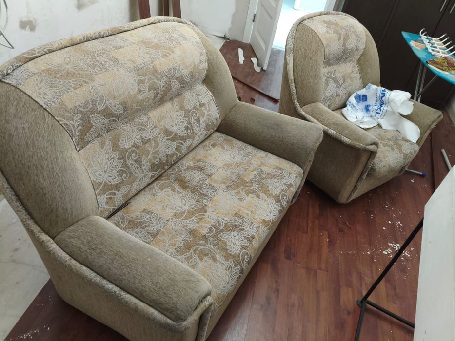 Продам 2 мини дивана и кресло