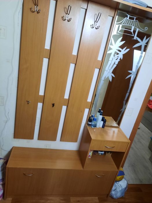 Продам стенку в прихожую