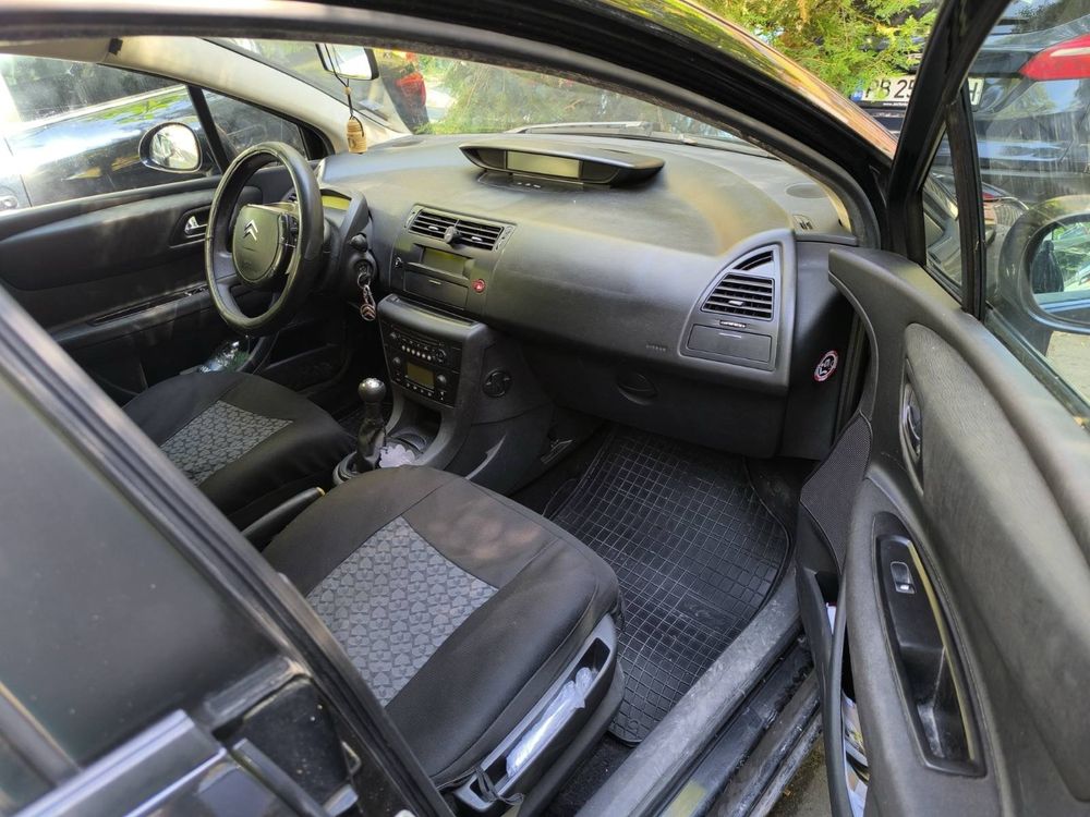Автомобил Citroen C4