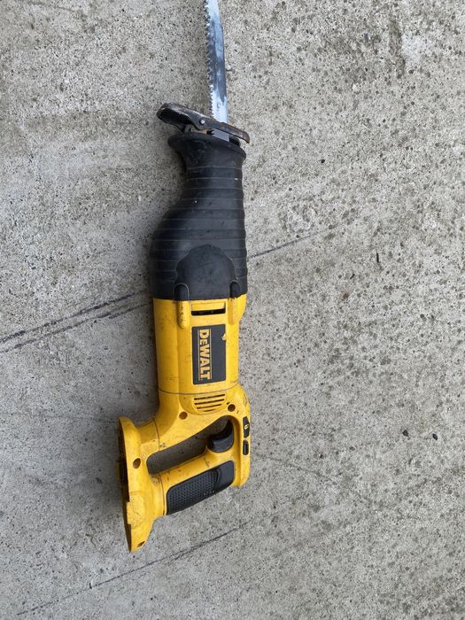 Scule dewalt masina de gaurit fierastrau pendular