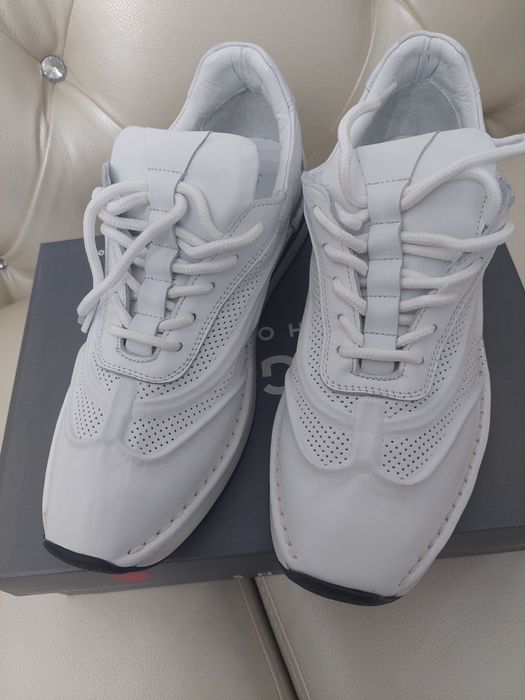 Кроссовки женские