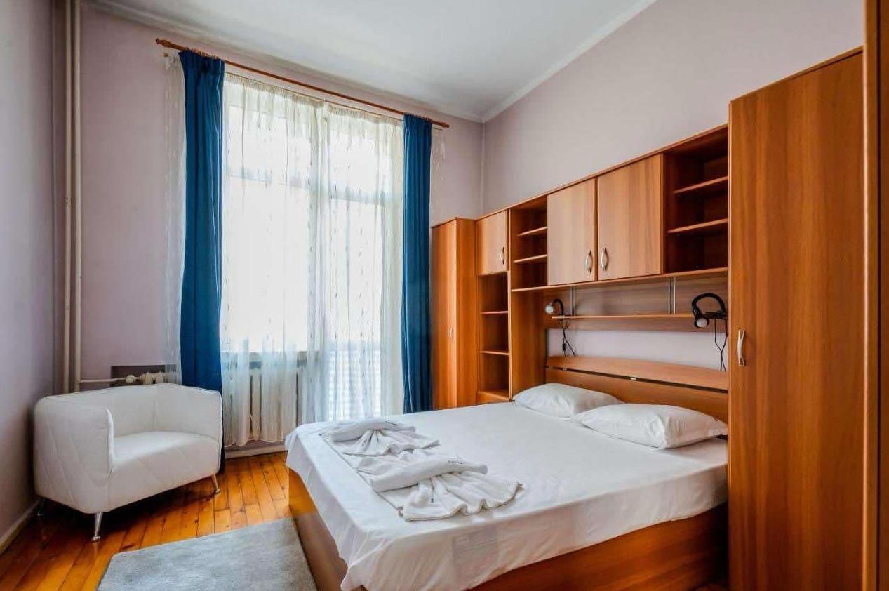 Дава се под наем Тристаен апартамент в София, Център - 100 кв.м за 950 € - Снимка #6