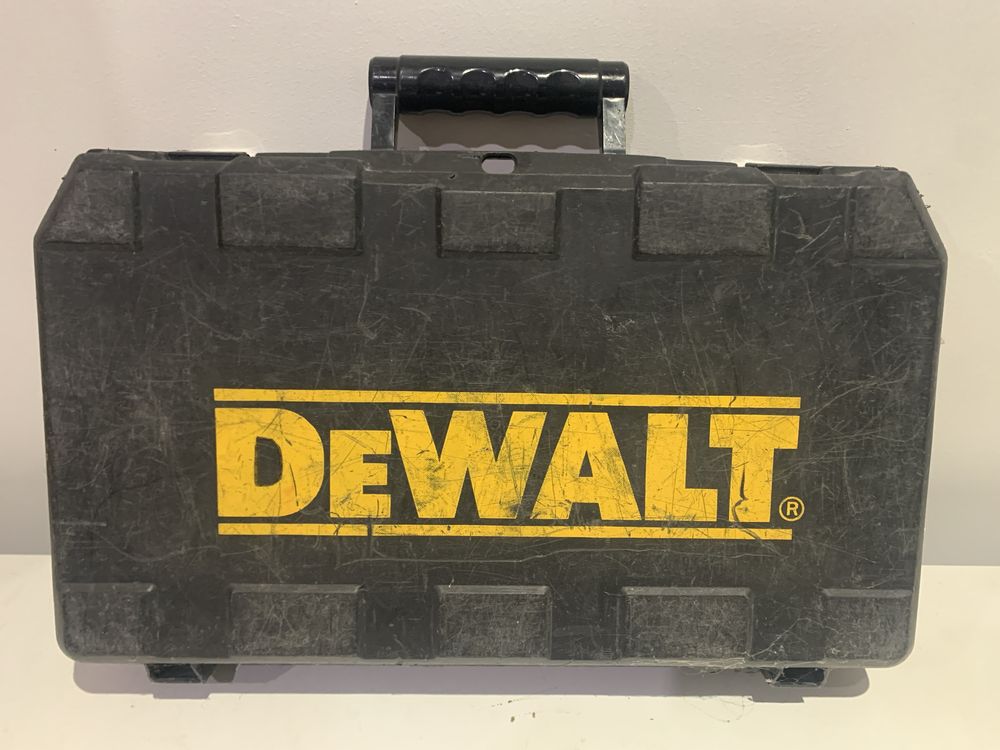 DeWALT DCH 273 пефоратор /безчетков/ОРИГИНАЛ/в куфар