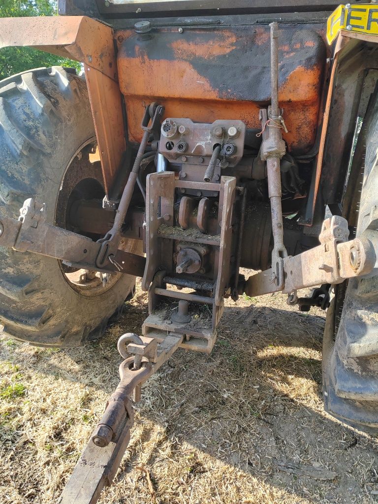 Vând tractor Fiat 780
