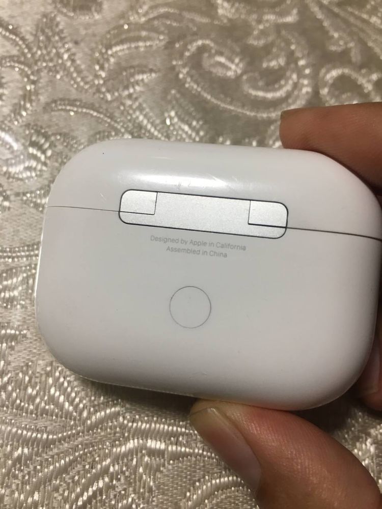 Airpods pro 2 typc унг томони кейс бн