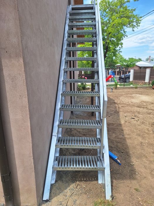 Vindem scări zincata cu ori ce dimensiuni