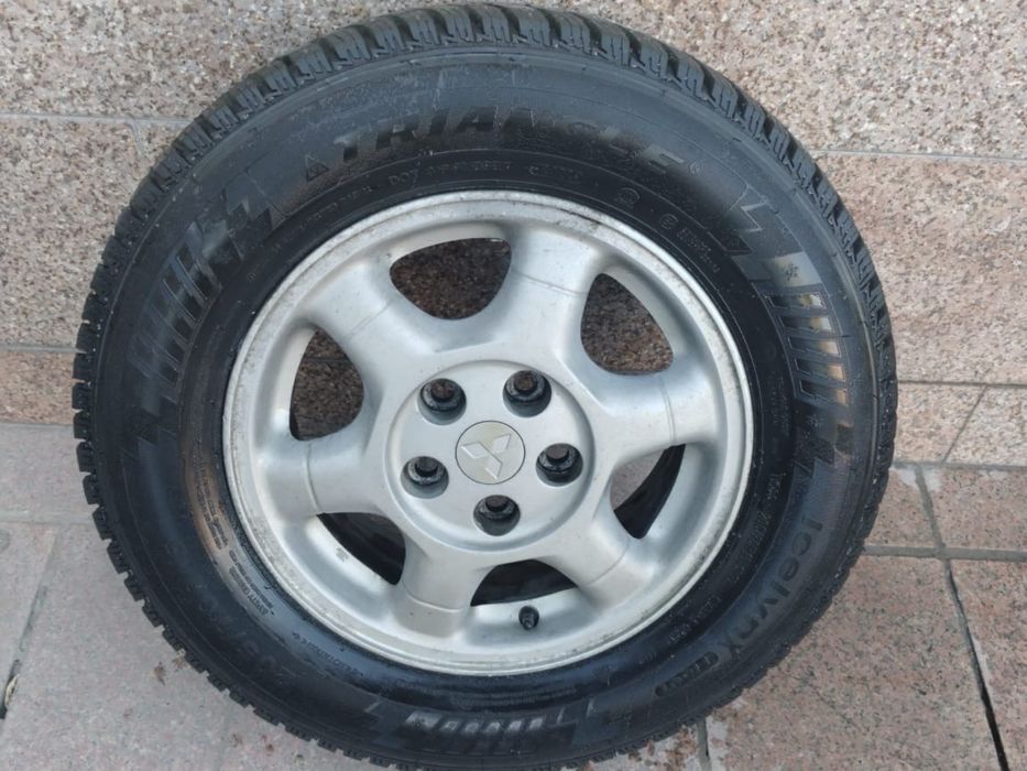 Продам срочно, зимнюю , шипованную резину с дисками!
