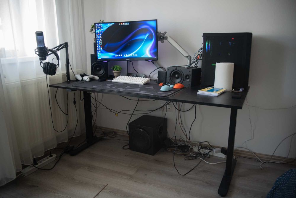 Birou reglabil electric Jysk 70x140 negru ca nou