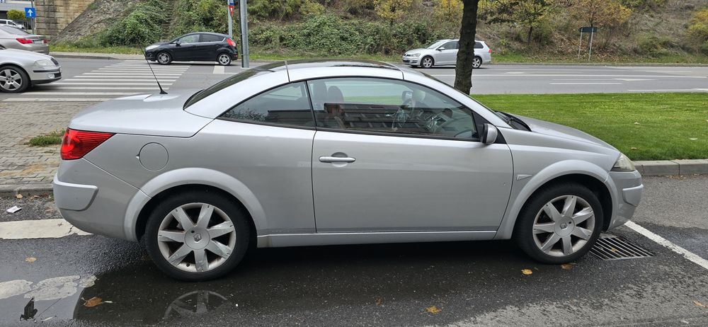 Renault cabrio argintiu