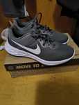 Маратонки nike  revolution 6