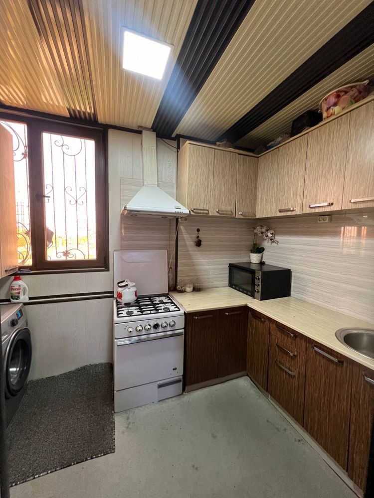 Gulzorda 3 xonali uy sotiladi