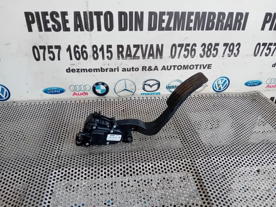 Pedala Acceleratie Dacia Duster 1.5 Dci Motor K9KR858 Cutie Manuala 4X4 TL8B005 Cod 18010613R
