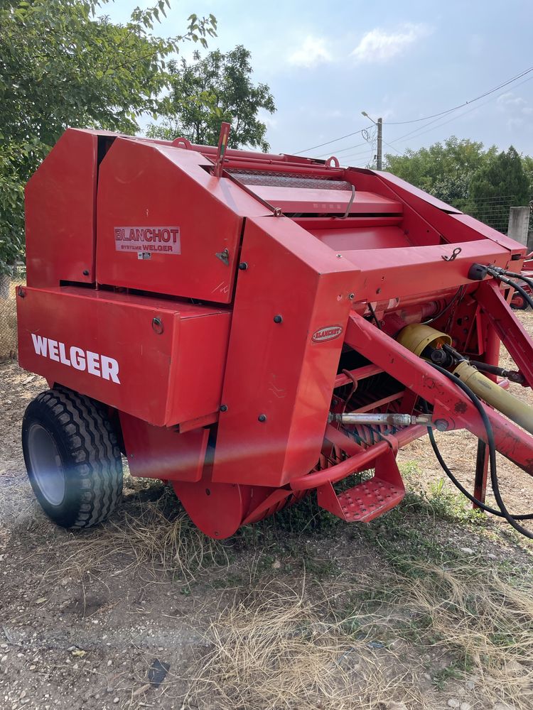 Presa de balotat , balotiera rotundă Claas Rollant 46 , Welger , Deutz