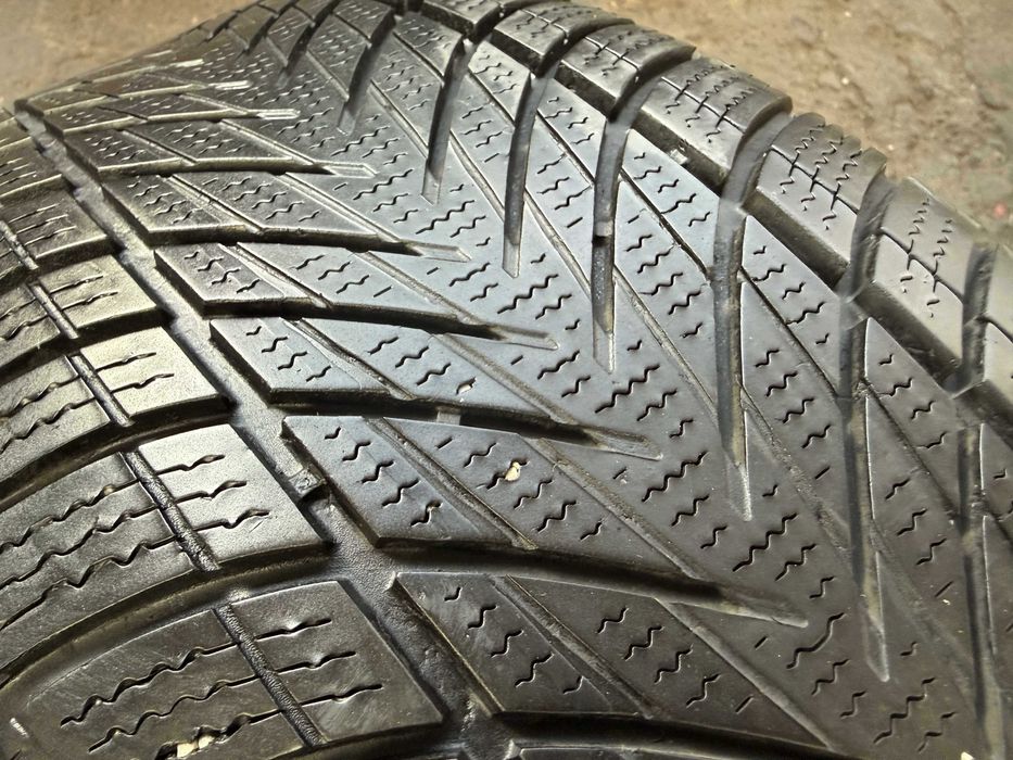 2x Anvelope Iarna 225/55 R17 - Goodyear Ultra Grip Performance 3