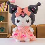 Jucarie de plus Kuromi, colectie 2025, rochie roz dantela, 38 cm, NOUA