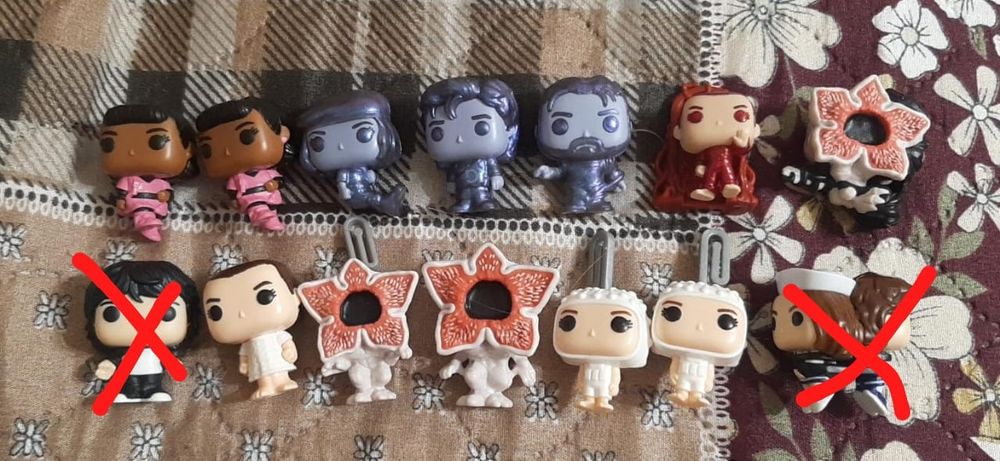 Фигурки киндер джой очень странные дела