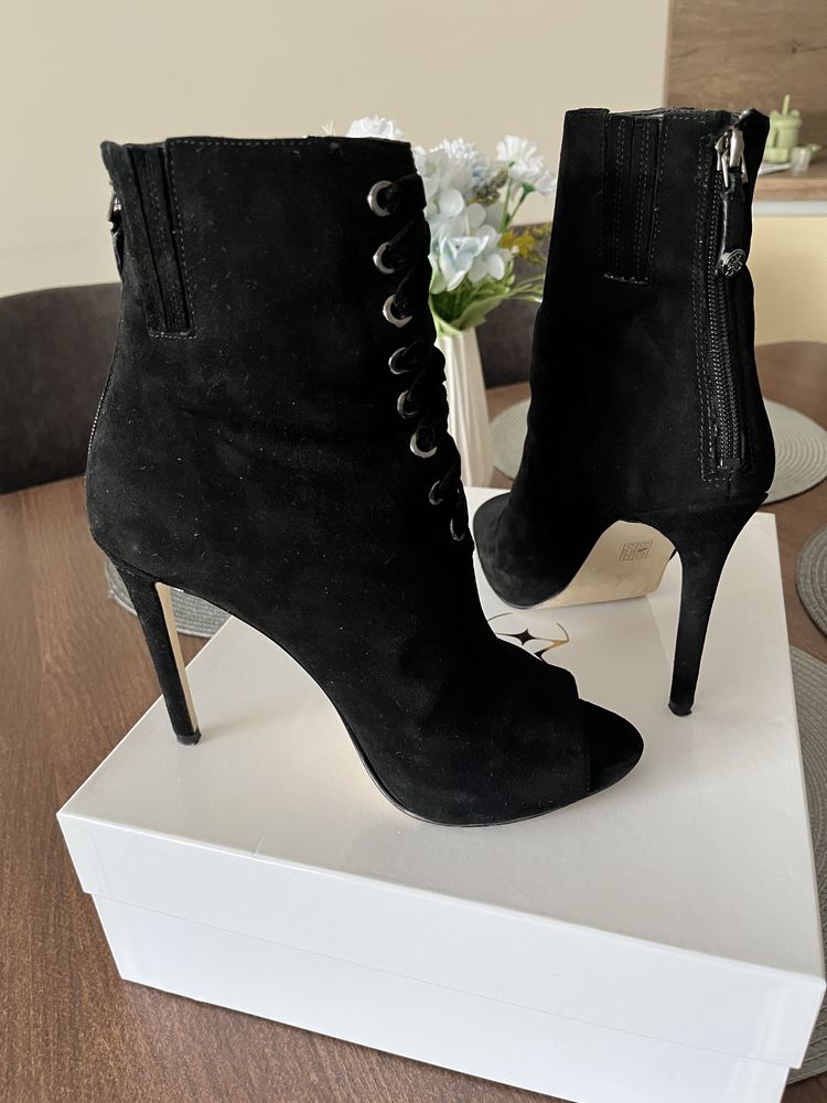 Обувки Guess на висок ток