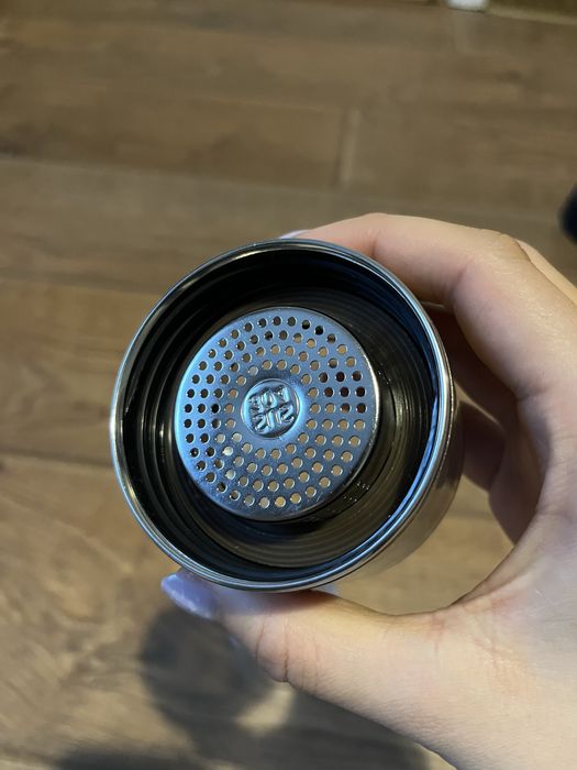 Sticla cu infuzor de ceai nou nefolosit