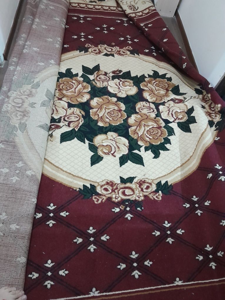 Катта гилам сотилади