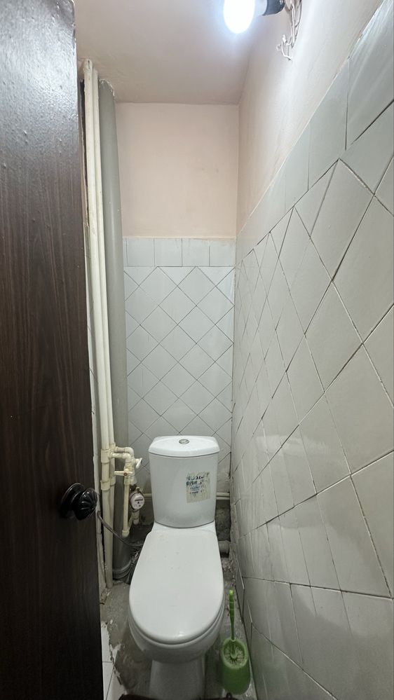 Срочно продаётся 2х комнатная квартира со свежым ремонтом 3этаж середи