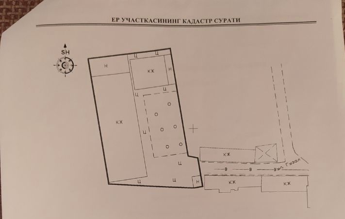Hovli uy sotiladi