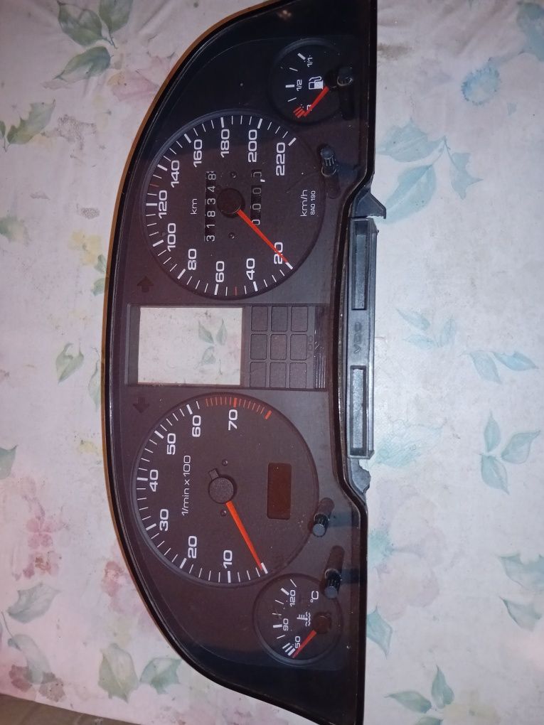 Продавам табло за ауди Б4